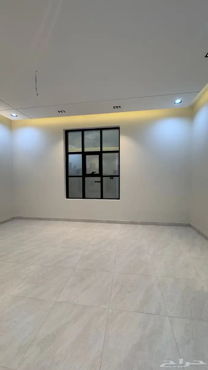 للبيع روف علوى مع ملحق 8 غرف من 670 الف بالخميس 5
