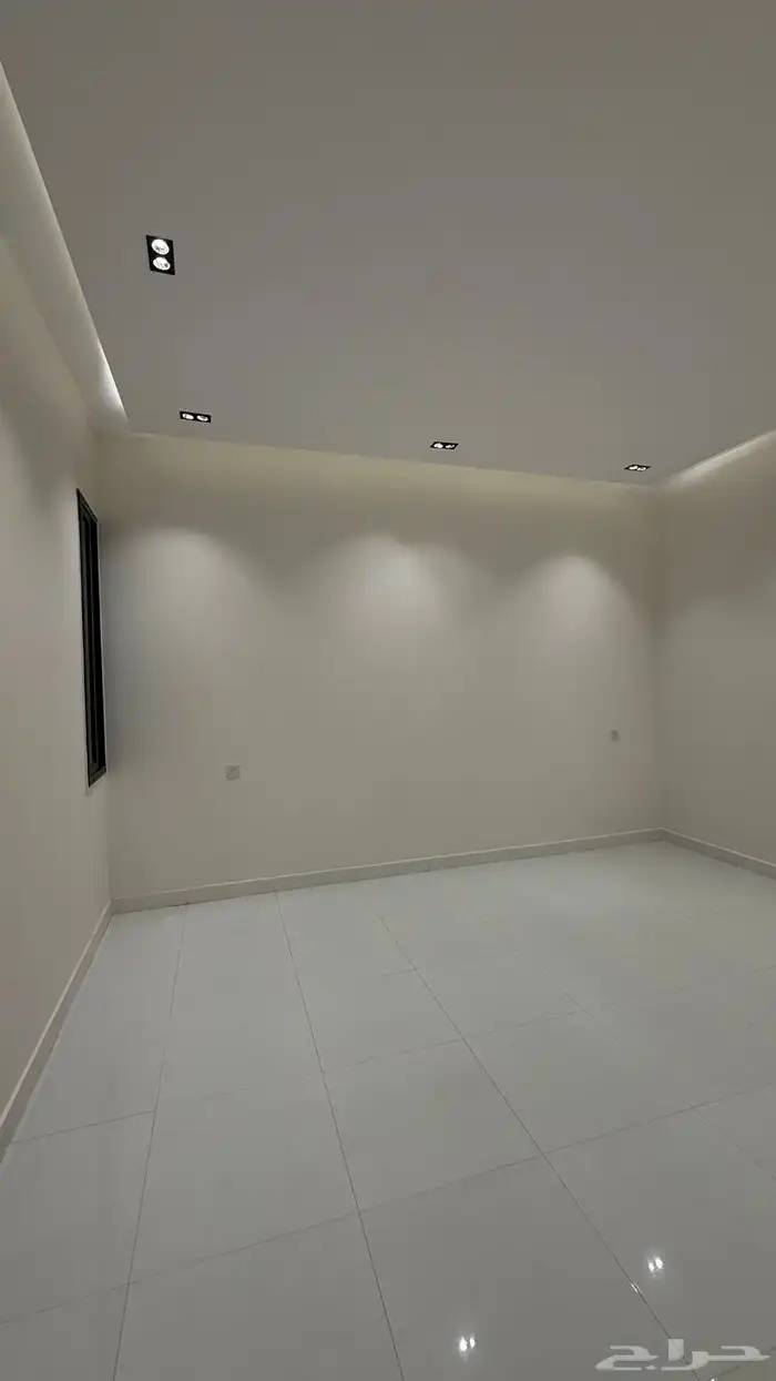 للبيع شقق ارضيه وعلويه بحى المعارض خميس مشيط 28