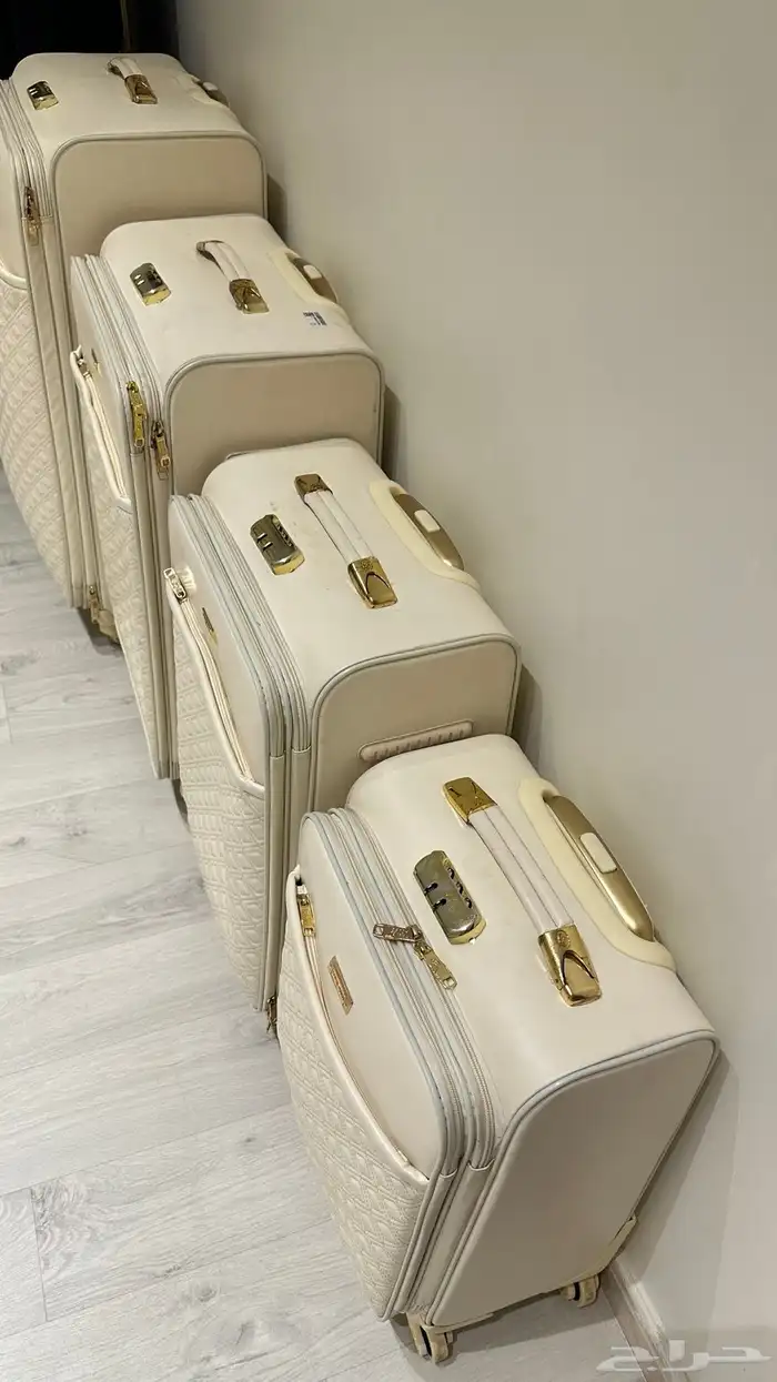 4 شنط سفر لون بيج كلها سليمه مافيها اي خراب 1