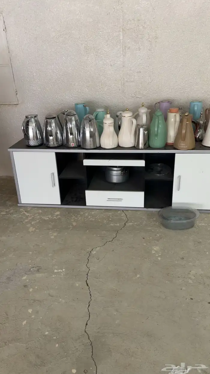 طاولة تلفزيون بدون عيوب 1