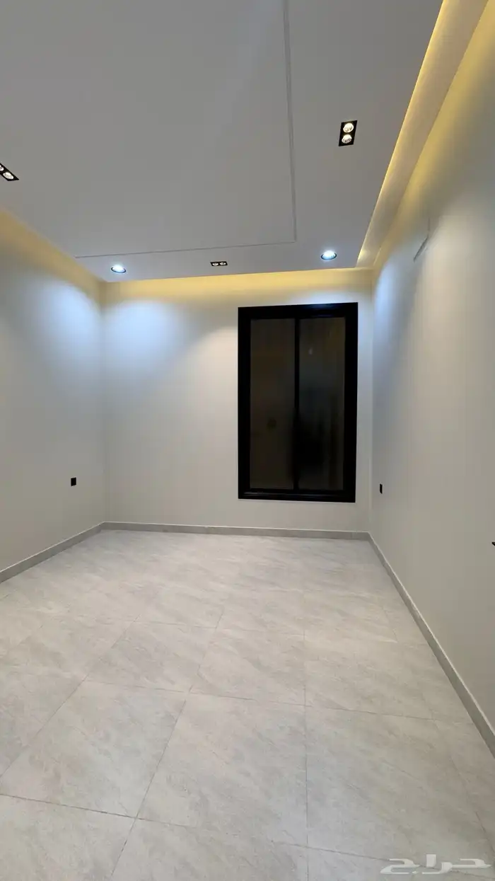 للبيع روف علوى مع ملحق 8 غرف من 670 الف بالخميس 14