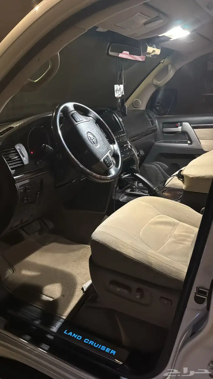 لاندكروزر VXR مجهز كامل 6