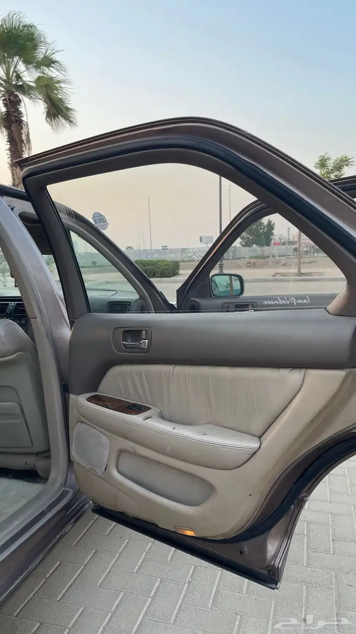 لكزس LS400 96 37