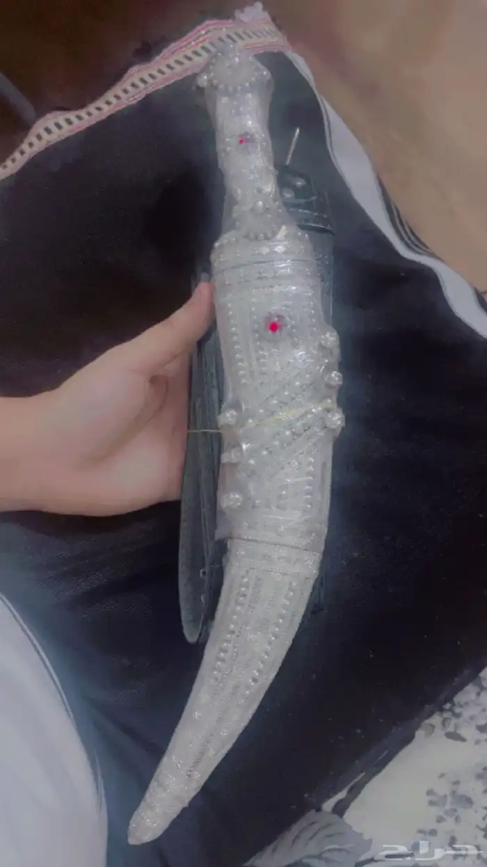 جنبيه فضه لها اكثر من 20 سنه مسيومه ب3000 اقل من سومه لاتجي 0