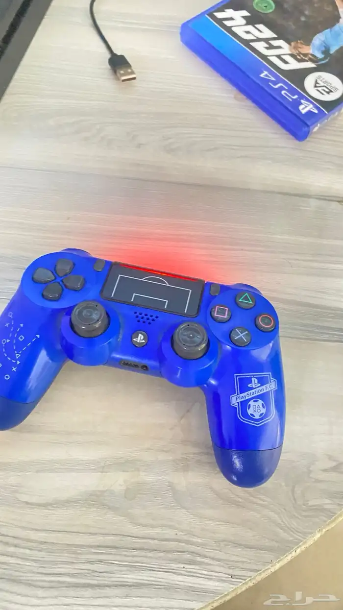 سوني4للبيع اسوني شرط مافيه اي ضرر معه يدتين و فيفا 24قراند5 2