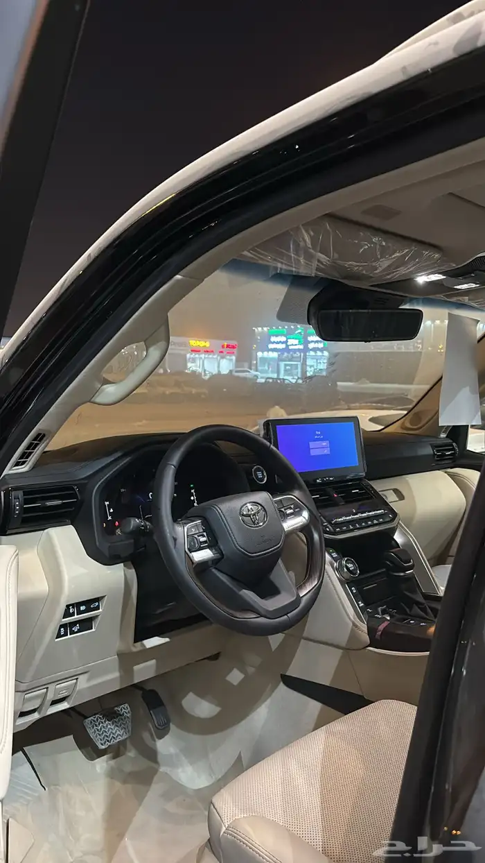 لاندكروزر 2025 L5 اسود 7