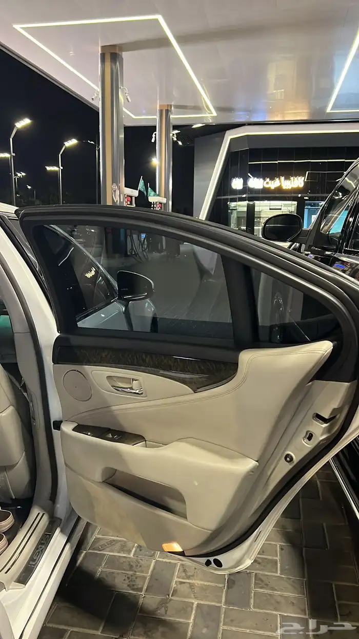 لكزس LS460 20