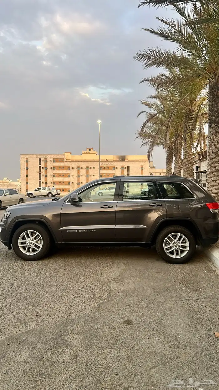 جراند شروكي 2017 - LAREDO . 3