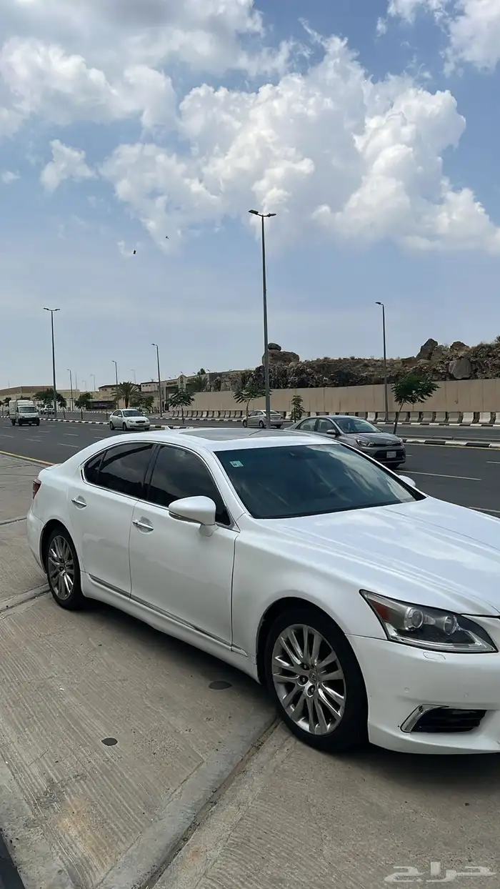 لكزس LS460 3
