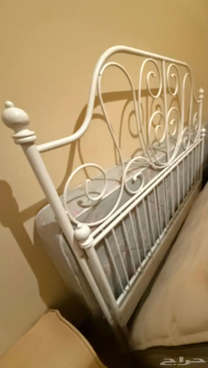 سرير ايكيا كبير حديدي كلاسيكBig metal classic Ikea bed 0