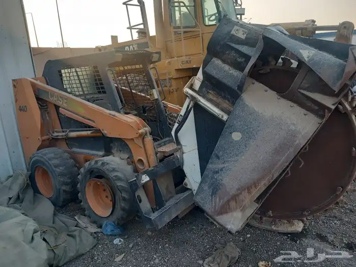 للبيع بوبكات موديل 2009 و case موديل 2008 9
