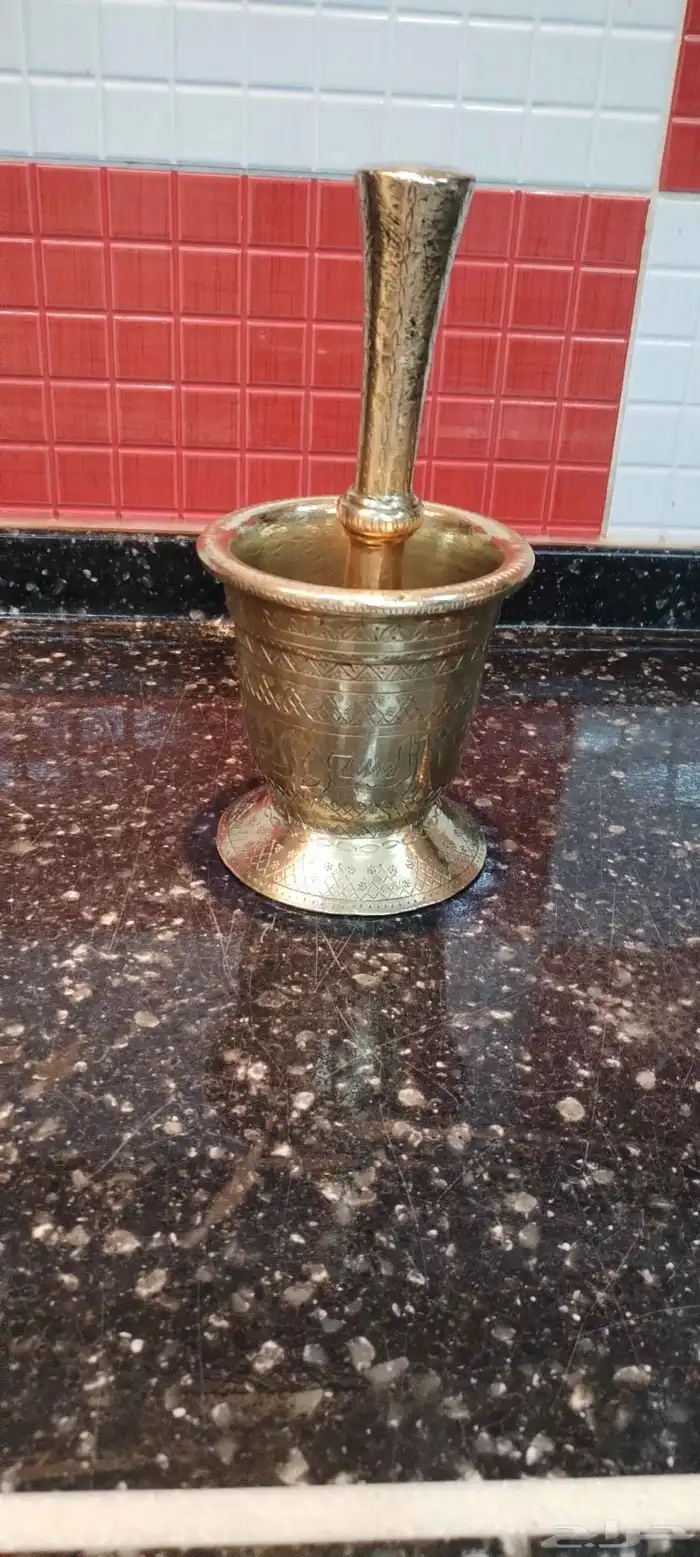 نجر سوري من النوادر عليه نقوش جميله ومكتوب عليه المملكه العر 0