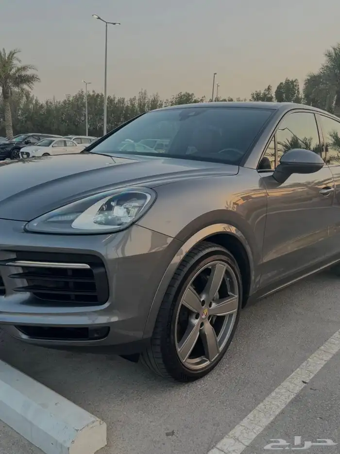 2022 Porsche Cayenne S 2
