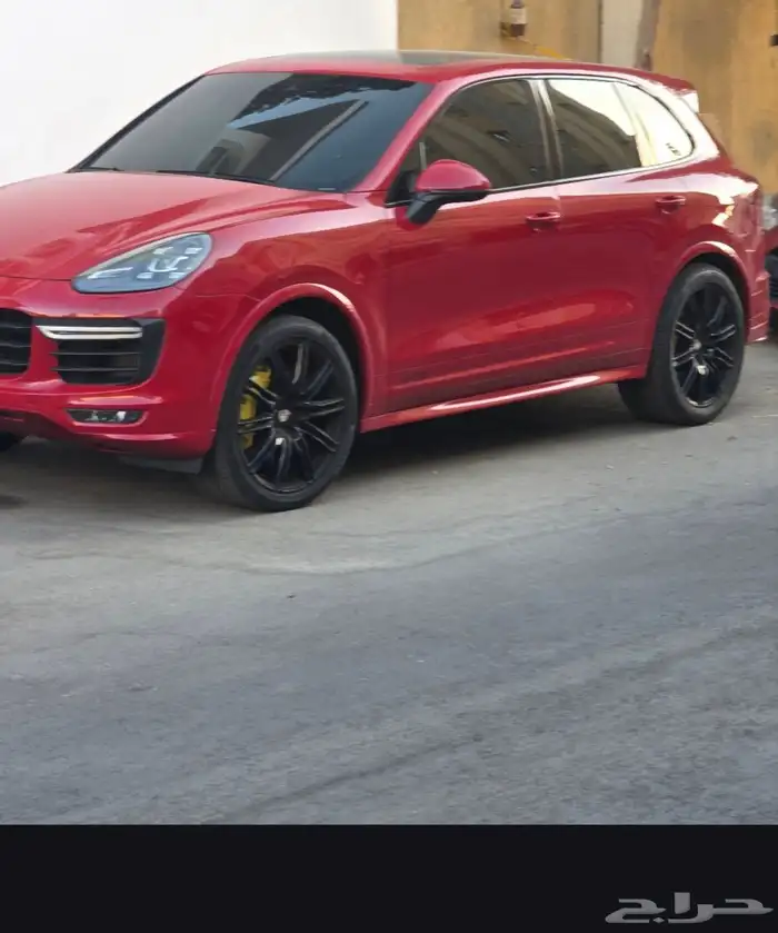 بورش كايين GTS في غاية النظافة ملف بلون احمر كرزي موديل 2016 13