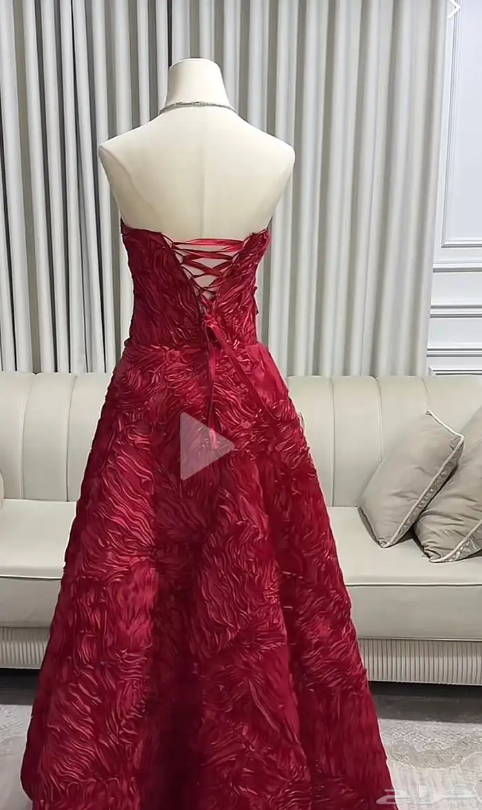 فستان أحمر سواريه استعمال مرتين ونظيف 1