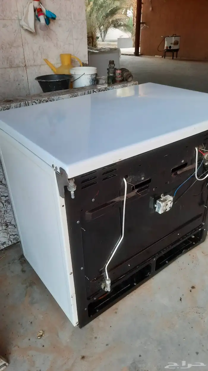 ثلجه صغيره شبه الجديدوشرط وفرن ايطالي 90في 60شغال وولعته زرق 4