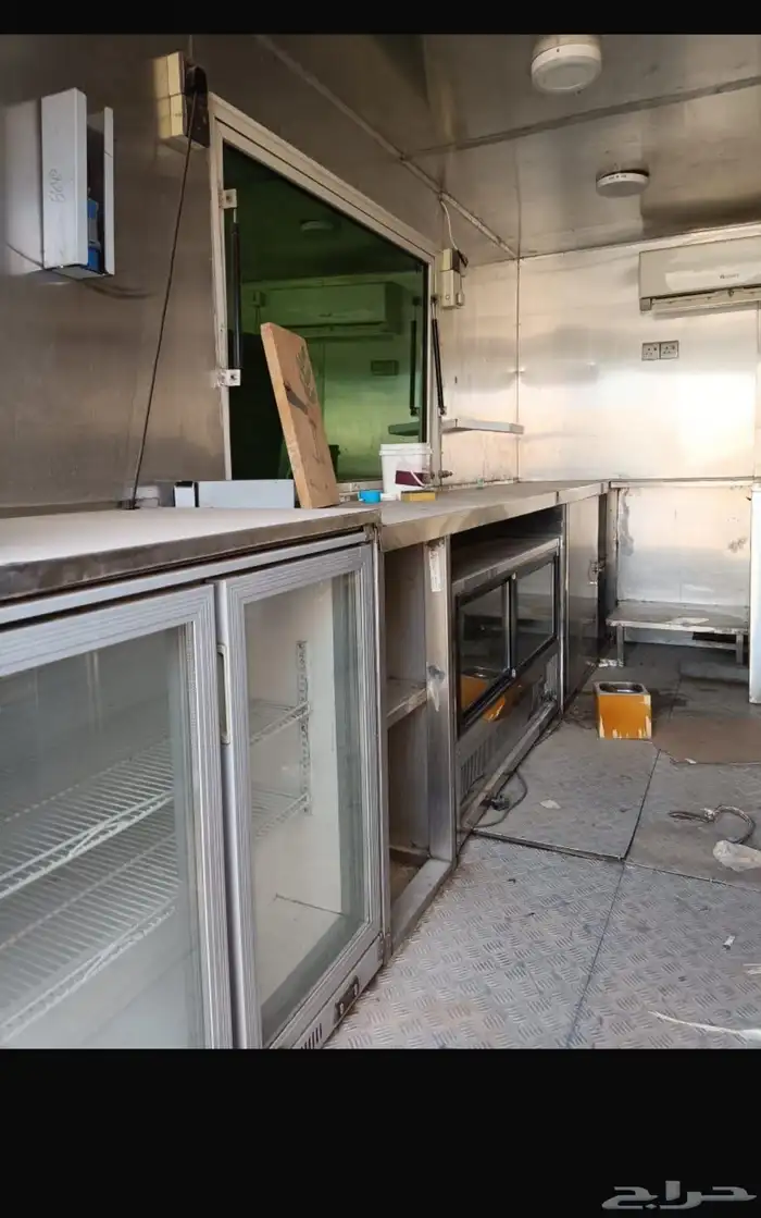 يوجد لدي فود ترك كامل للإيجار الشهري 11