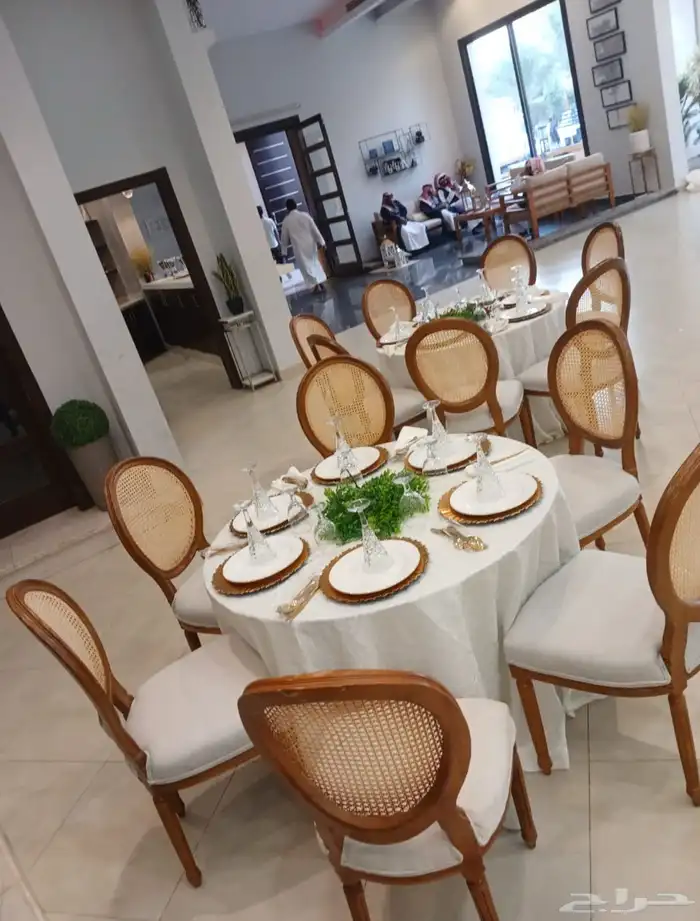ايجار طاولات طعام 7