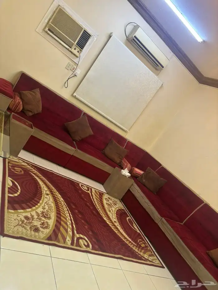 اثاث كنبات وفرشه وطاوله 1