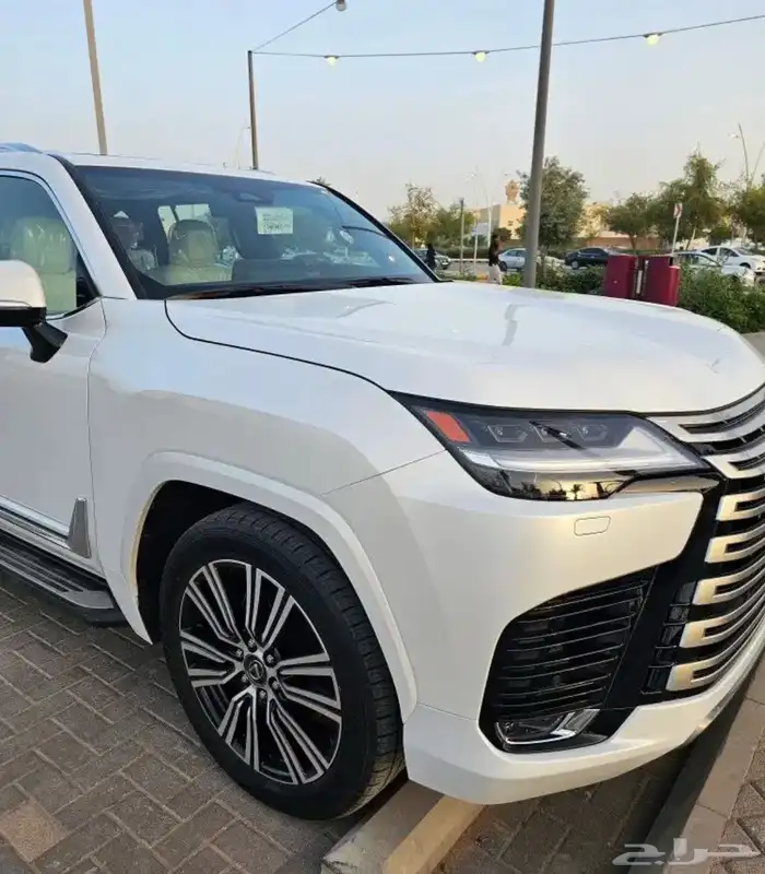 لكزس 25 عبداللطيف ابيض داخل اوف وايت مالك اول ماشي 11000 3