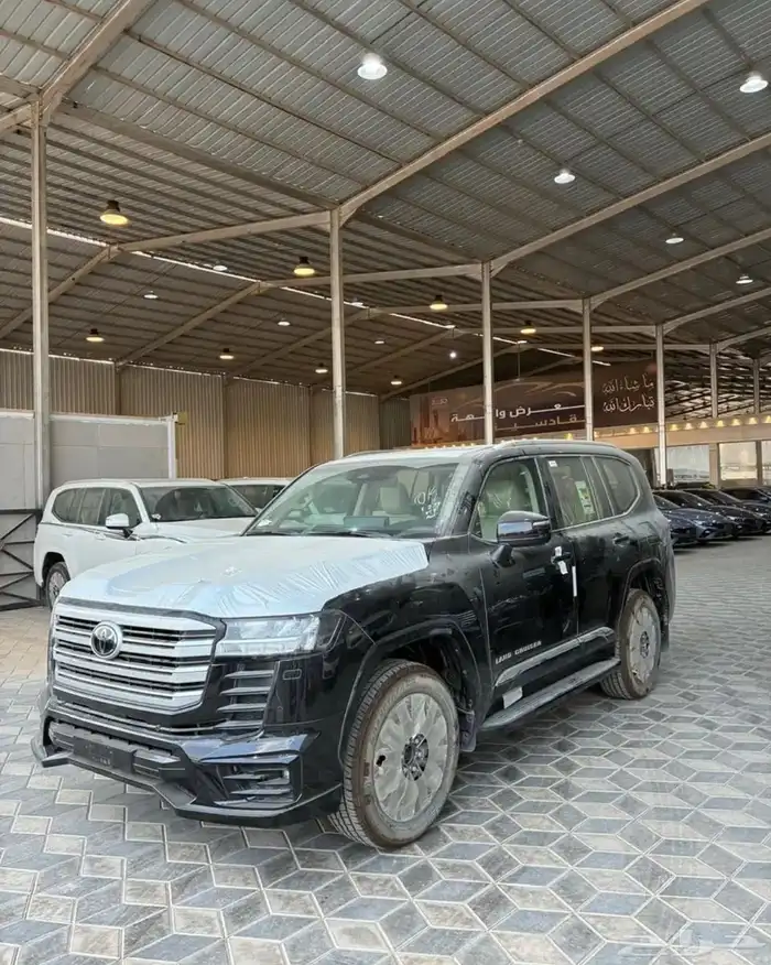 لاندكروزر 2025 L5 اسود 3