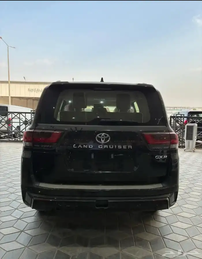 لاندكروزر 2025 L5 اسود 5