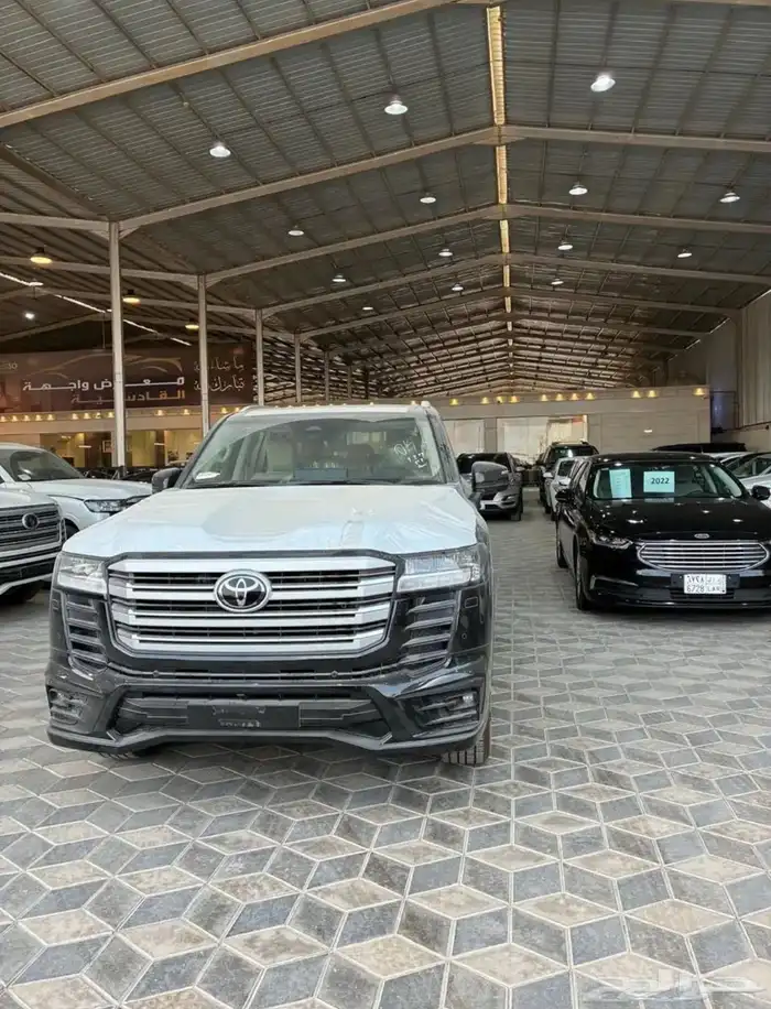 لاندكروزر 2025 L5 اسود 0