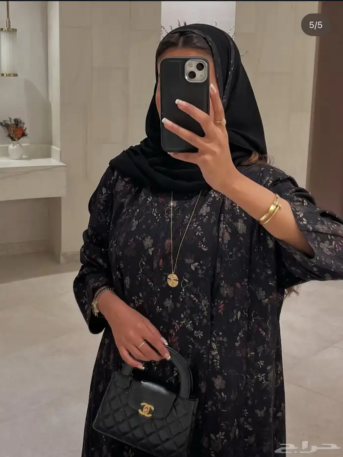 عبايه جدديده ما استخدمتها بس ماهي مقاسي 54 وماخذتها من موقع 0