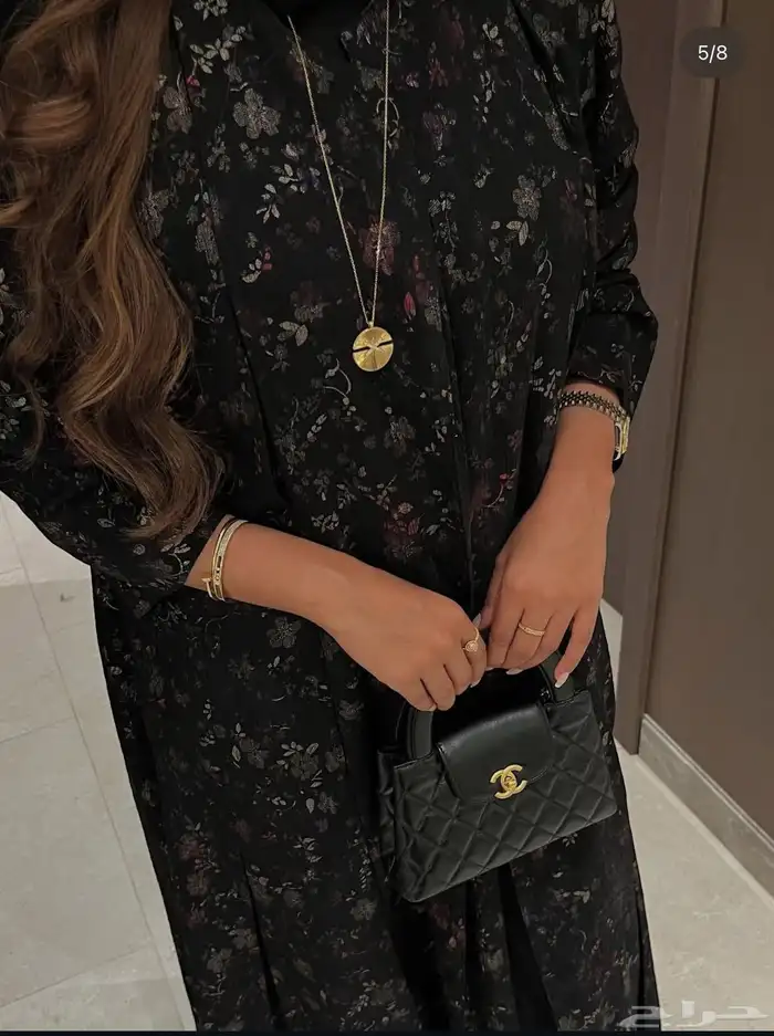 عبايه جدديده ما استخدمتها بس ماهي مقاسي 54 وماخذتها من موقع 2