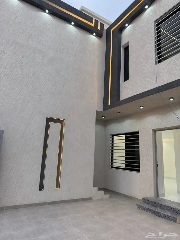 للبيع دور ارضي مع ملحق بمدخل سيارة تشطيبات فاخره بسعر 830الف 3