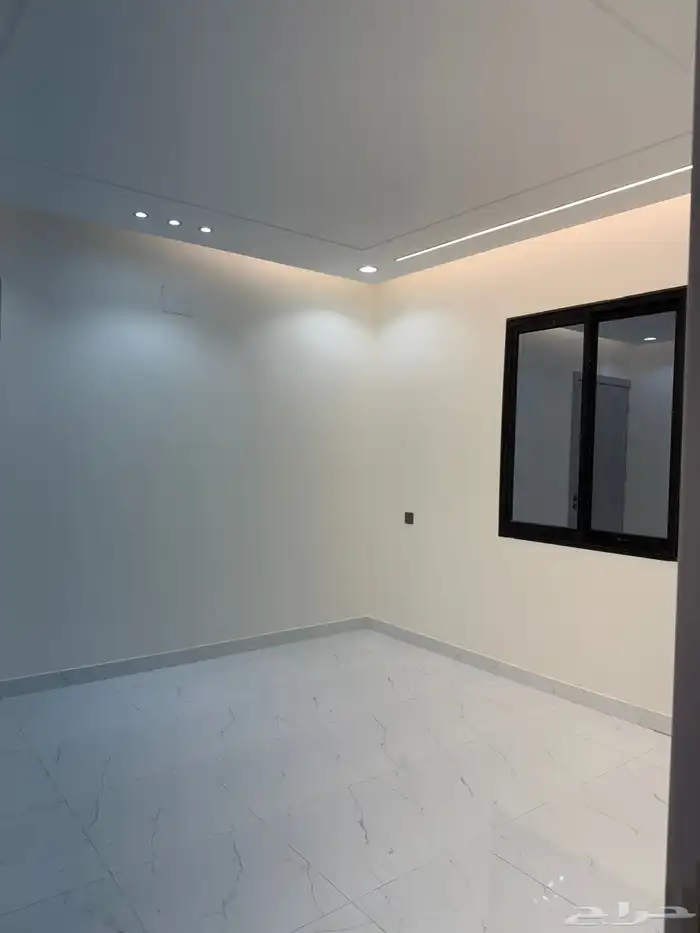 للبيع دور ارضي مع ملحق بمدخل سيارة تشطيبات فاخره بسعر 830الف 4