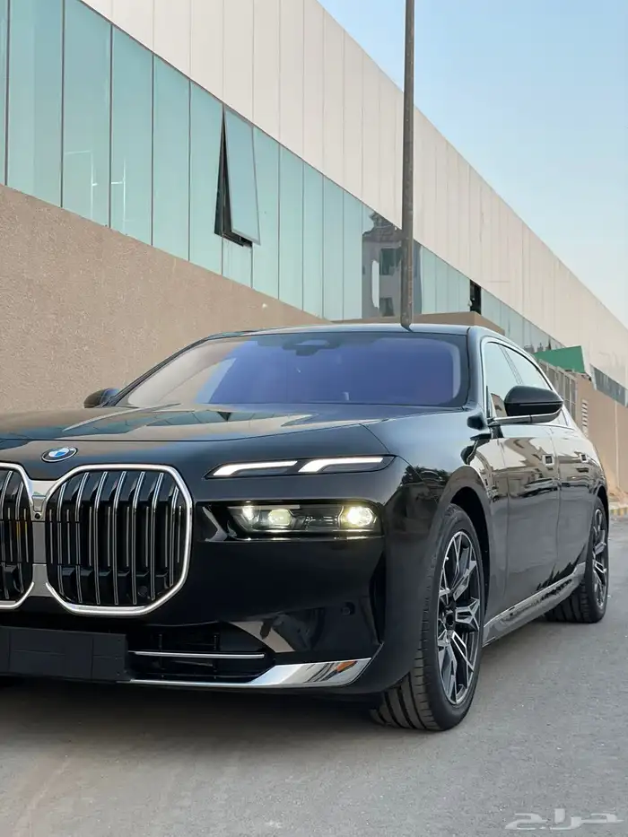 بي ام دبليو 2026 -735i اسود ميتاليك(ياقوت) 2
