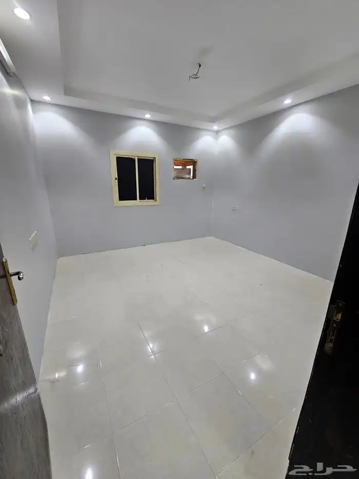 عمارة للبيع بمخطط شاطئ1 مكونة من دورين وملحق 2