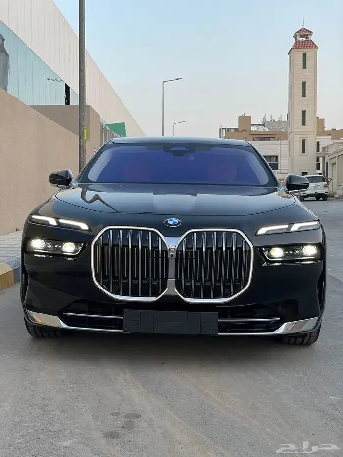 بي ام دبليو 2026 -735i اسود ميتاليك(ياقوت) 3
