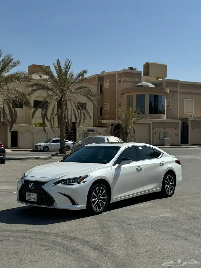 لكزس ES300 AH 2024 تحمل لوحه مميزه 1