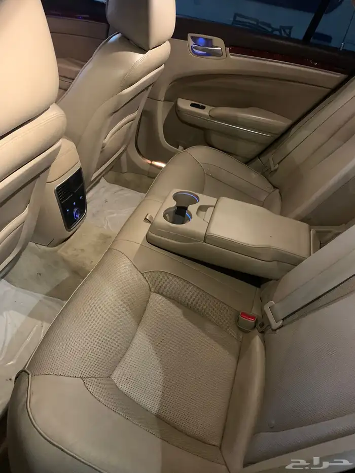 بيع سيارة كرايزلر 4