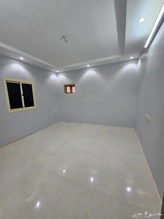 عمارة للبيع بمخطط شاطئ1 مكونة من دورين وملحق 1