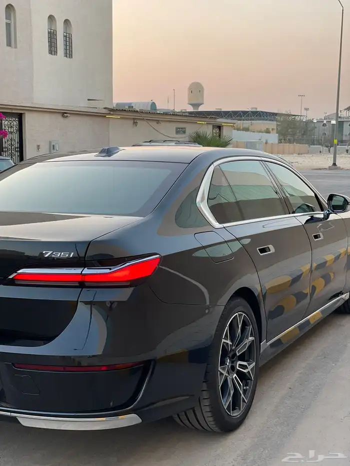 بي ام دبليو 2026 -735i اسود ميتاليك(ياقوت) 5