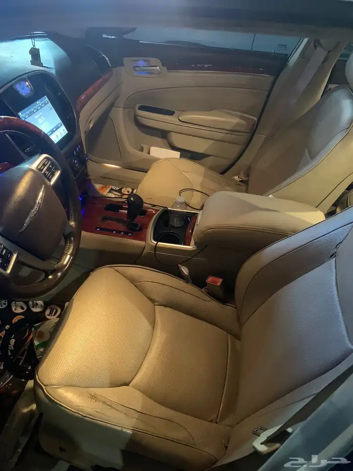 بيع سيارة كرايزلر 1