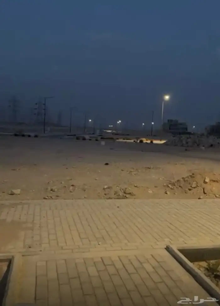 للبيع ارض سكنية في مخطط السحاب م300 شارع20 4