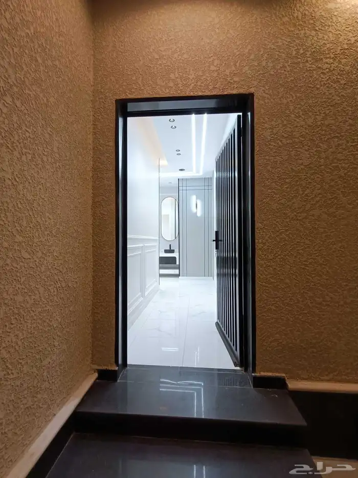 شقه أرضي مدخل مستقل تشطيبات Vib حي الضيافة 2