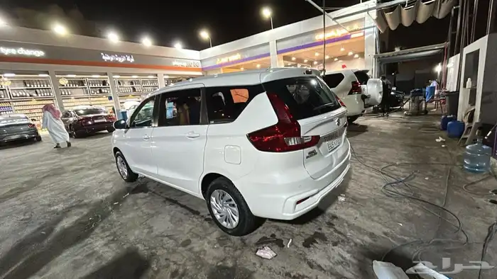 سوزوكي أرتيجا 2023 ابيض 21
