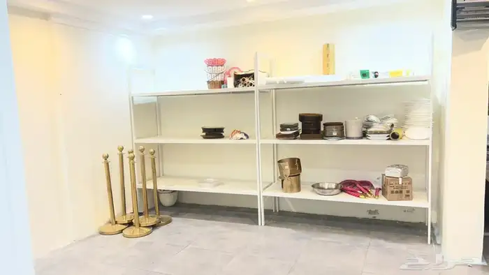 للبيع اغراض محل حلويات 8