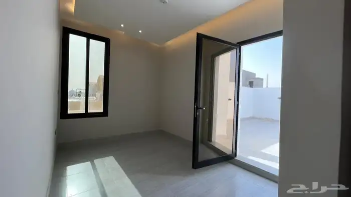 شقه للبيع جديده مع السطح 2