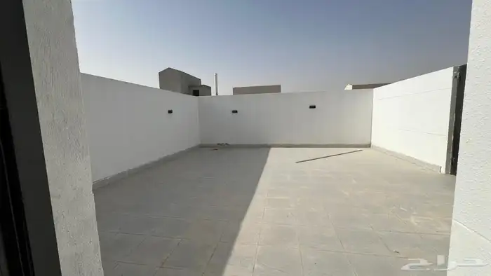 شقه للبيع جديده مع السطح 4