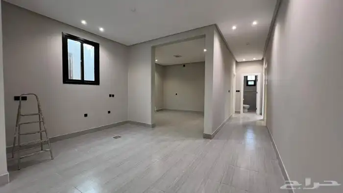 شقه للبيع جديده مع السطح 12
