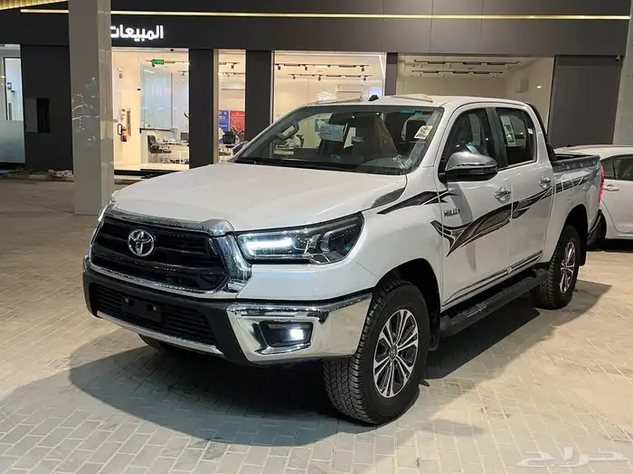 هايلوكس بنزين دبل S_ GLX موديل 2025 5