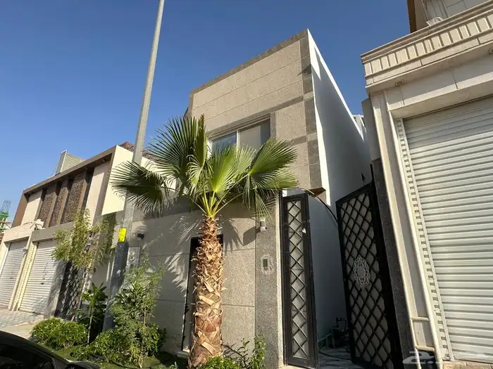 فله في العارض دور ونص وشقتين للبيع 2