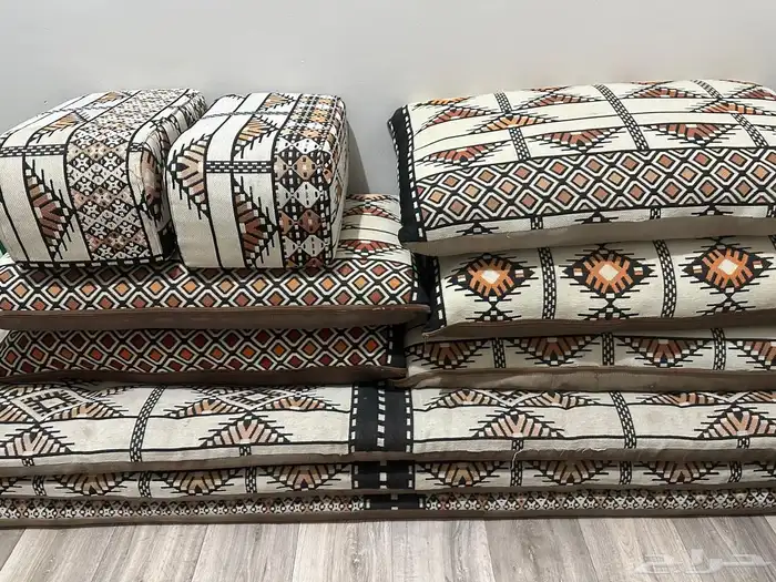 3جلسات مع مساندهن 3ثلاث مراكي يحتجن تنجيد 0