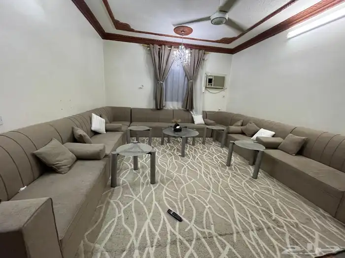 للبيع كنب صاله مع الفرشه والطاولات وستاره 1